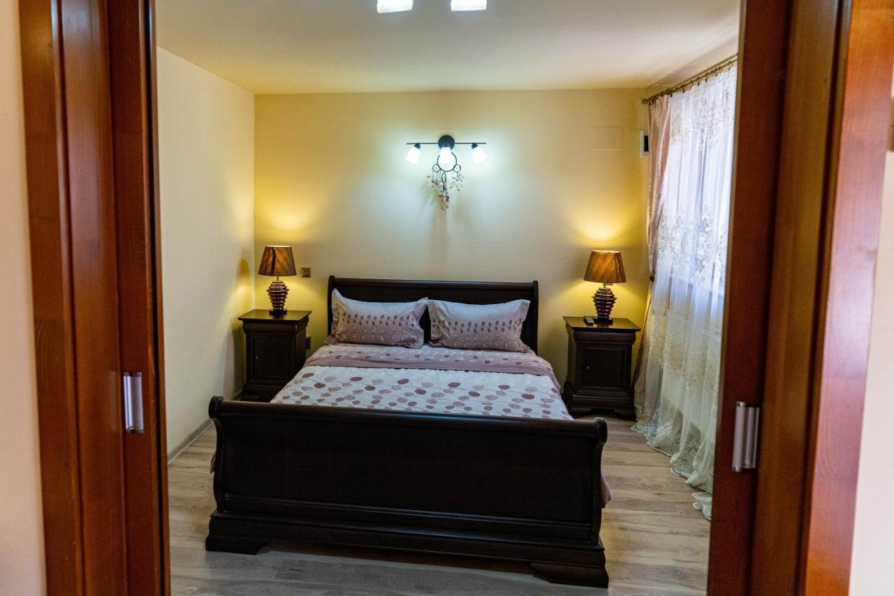 Hotel La Bebe 1 Bed Hunedoara Exterior foto